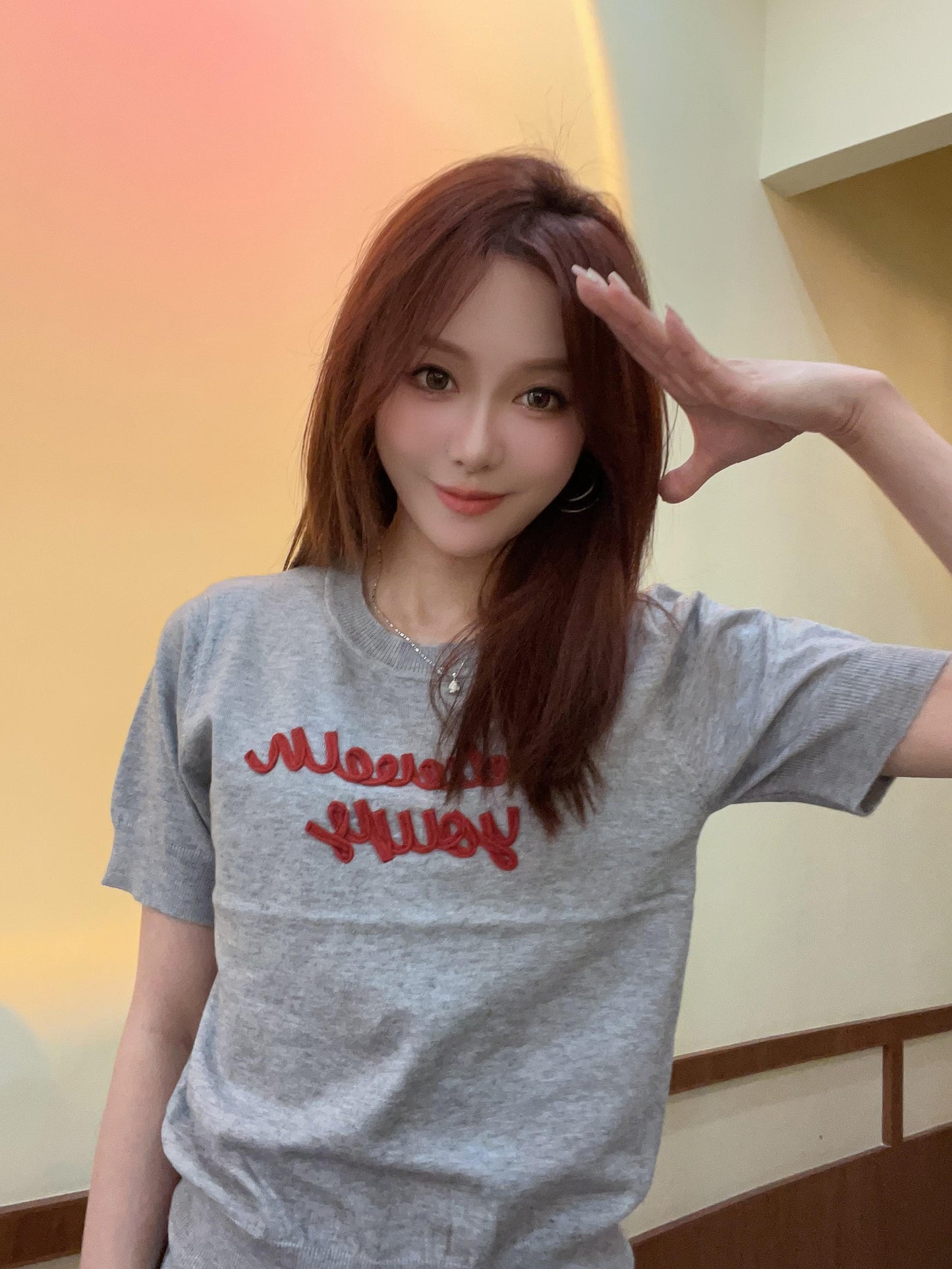 （Xả Kho） T-Shirt Dệt Kim Croptop Nữ Phong Cách Hàn Quốc, Tay Ngắn Thêu Chữ Đơn Giản, Cổ Tròn, Áo Mùa Hè Mát Mẻ, Thoáng Khí, Dễ Phối Đồ, Style Dopamine, Áo Croptop Hot Trend