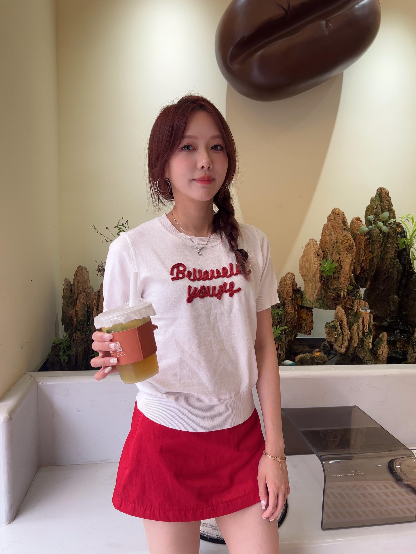 （Xả Kho） T-Shirt Dệt Kim Croptop Nữ Phong Cách Hàn Quốc, Tay Ngắn Thêu Chữ Đơn Giản, Cổ Tròn, Áo Mùa Hè Mát Mẻ, Thoáng Khí, Dễ Phối Đồ, Style Dopamine, Áo Croptop Hot Trend