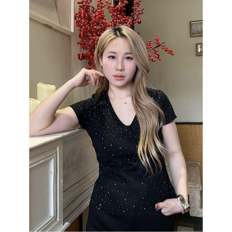 Áo len nữ cổ chữ V đính đá MUXIN, mẫu mới 2026 | Ôm dáng thanh lịch, tay ngắn | Áo mùa hè đang gây sốt trên TikTok